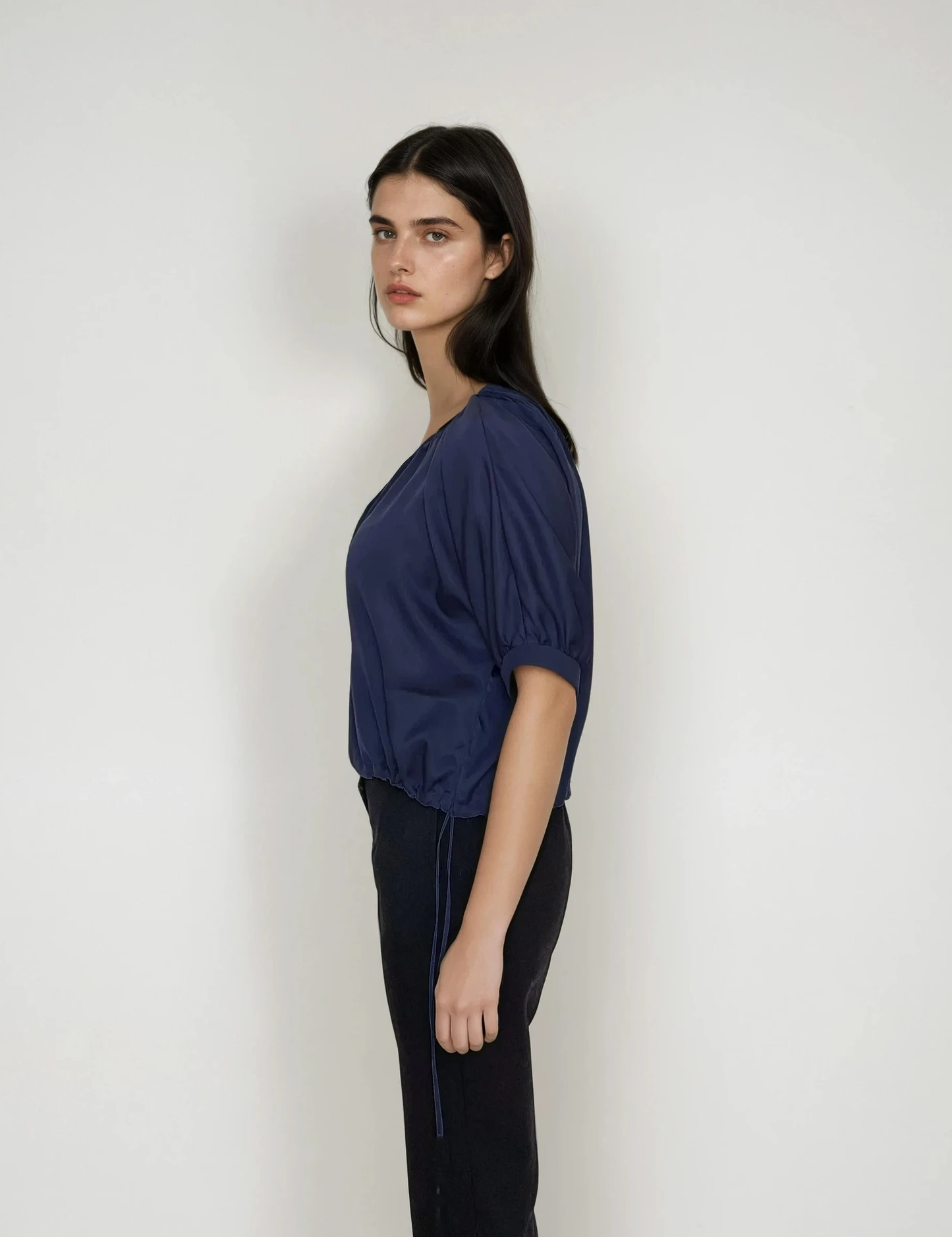 6312_Bluse_Luzie_Tencel_Twill_navy_nachhaltig_fair_Seite_Kopie-Daria-Studio_final.png