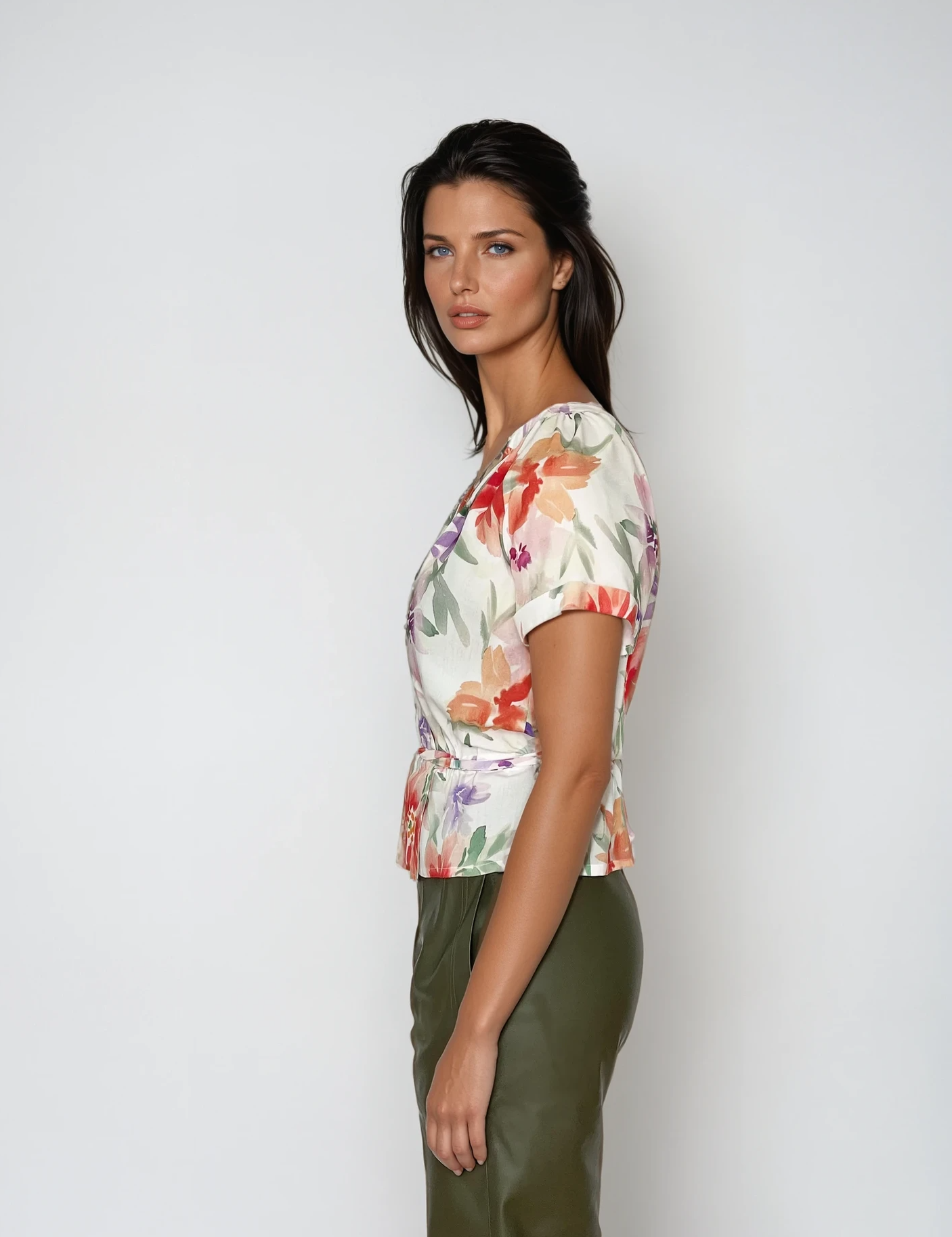 6376_Bluse_Svenja_Ecovero_Flowers_on_White_nachhaltig_fair_Kopie-Natalia-Studio.png