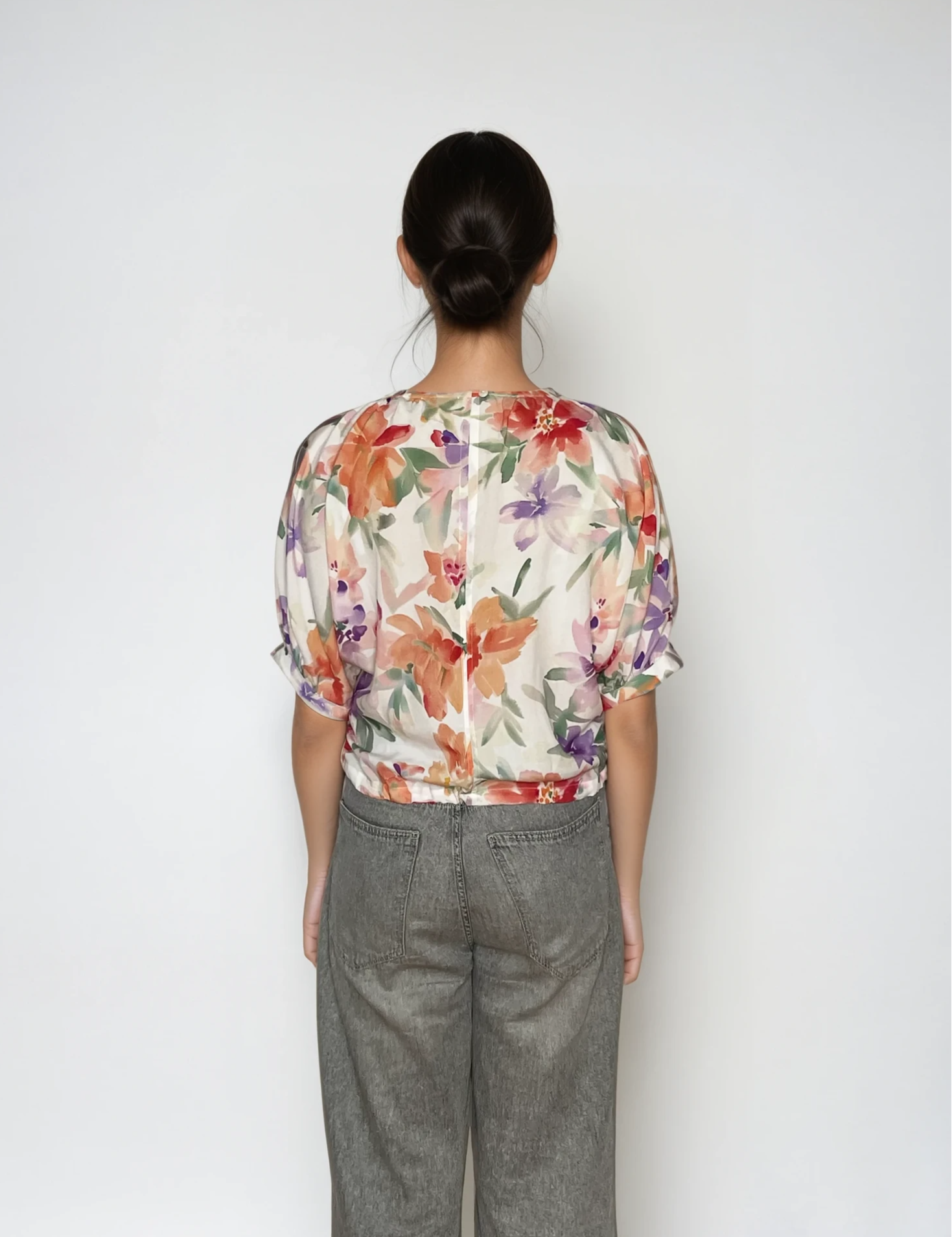 6419_Bluse_Luzie_Ecovero_Flowers_on_White_nachhaltig_fair_Kopie-Daria-Studio.png