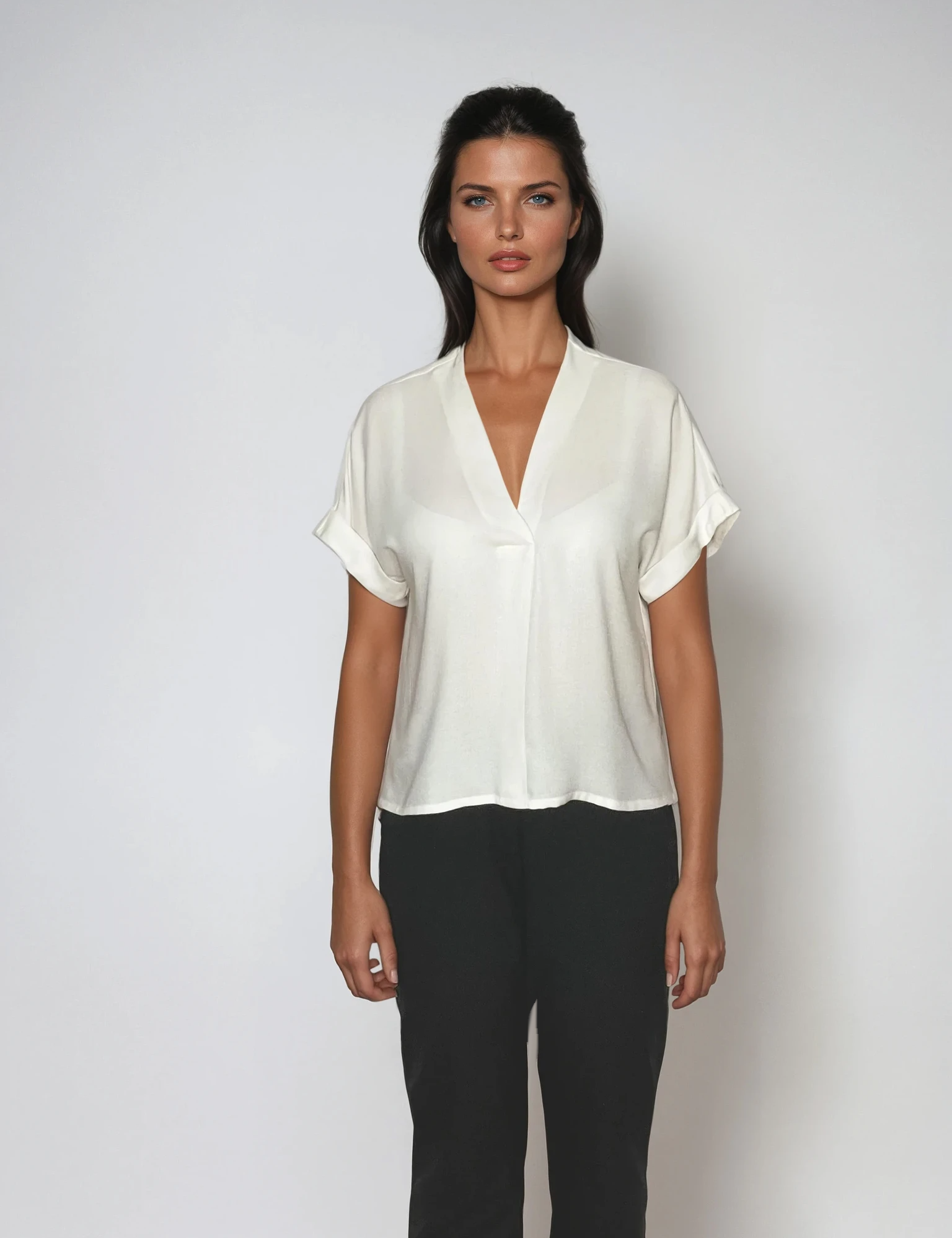 6465_Bluse_Samigroen_Deadstock_Viscose_white_nachhaltig_fair_Kopie-Natalia-Studio_final.png