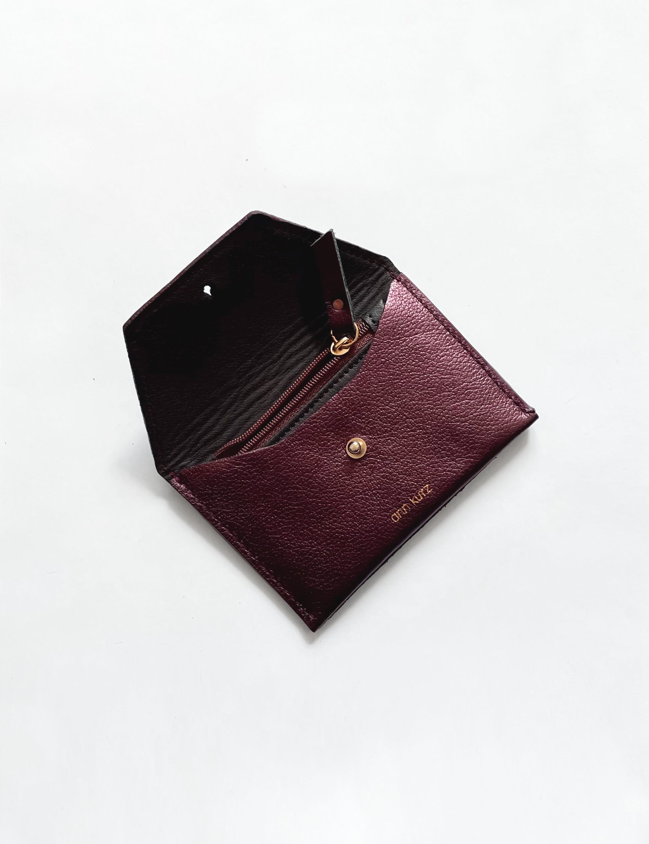 AnnKurz_TinyEnvelope_bordeauxmetallic_2.webp