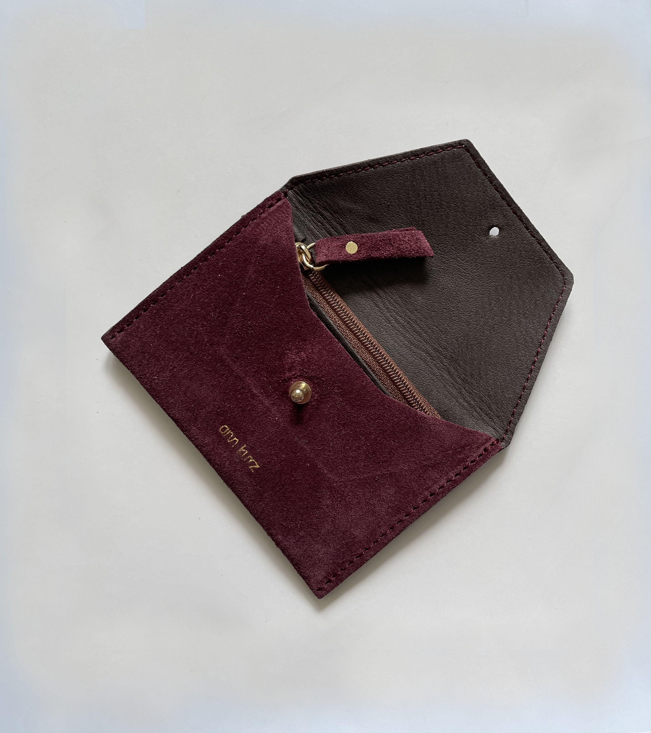 AnnKurz_tinyenvelope_suedeburgundy_1Kopie.png