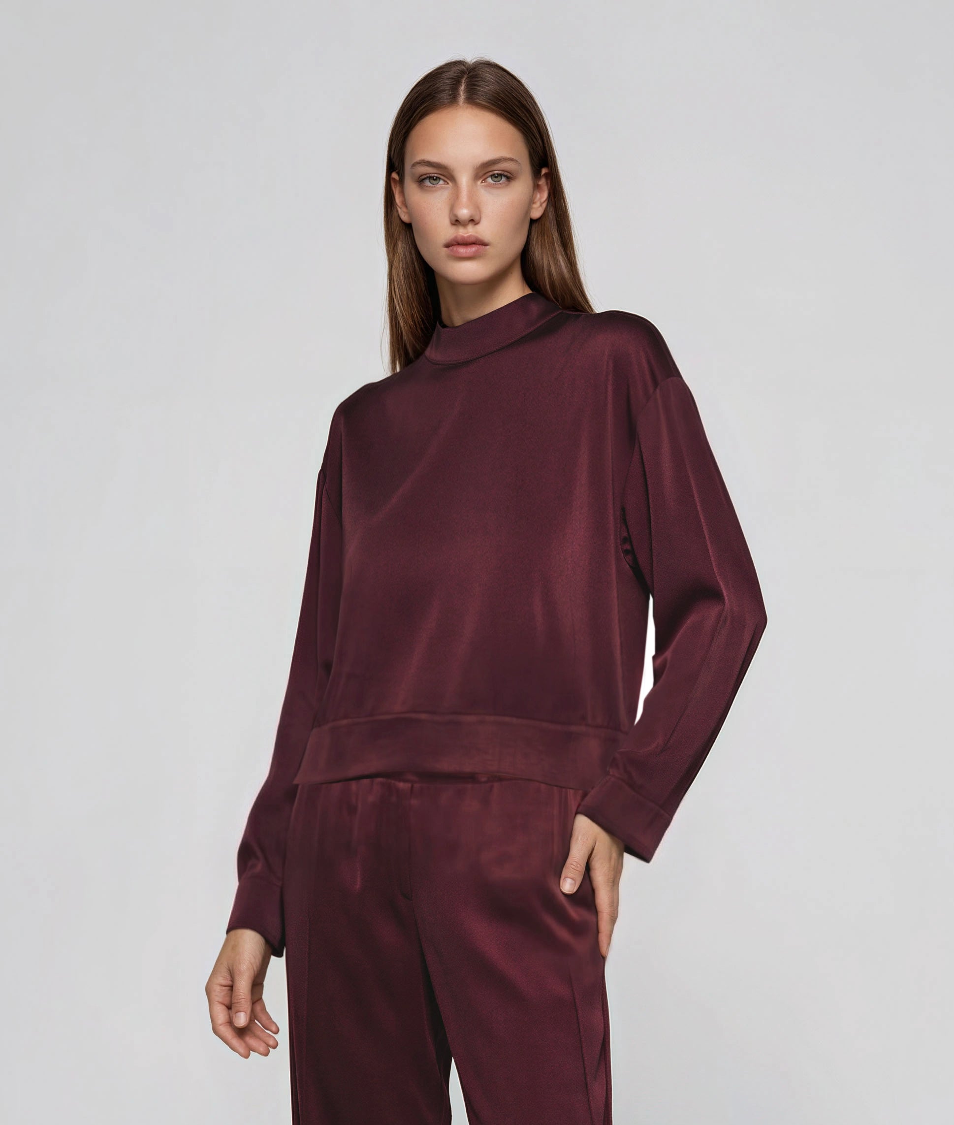 BlouseAnnaandTrousersHollena_heavywashedcuprosatin_burgundy_madeinGermany_Harper3_cropped.webp