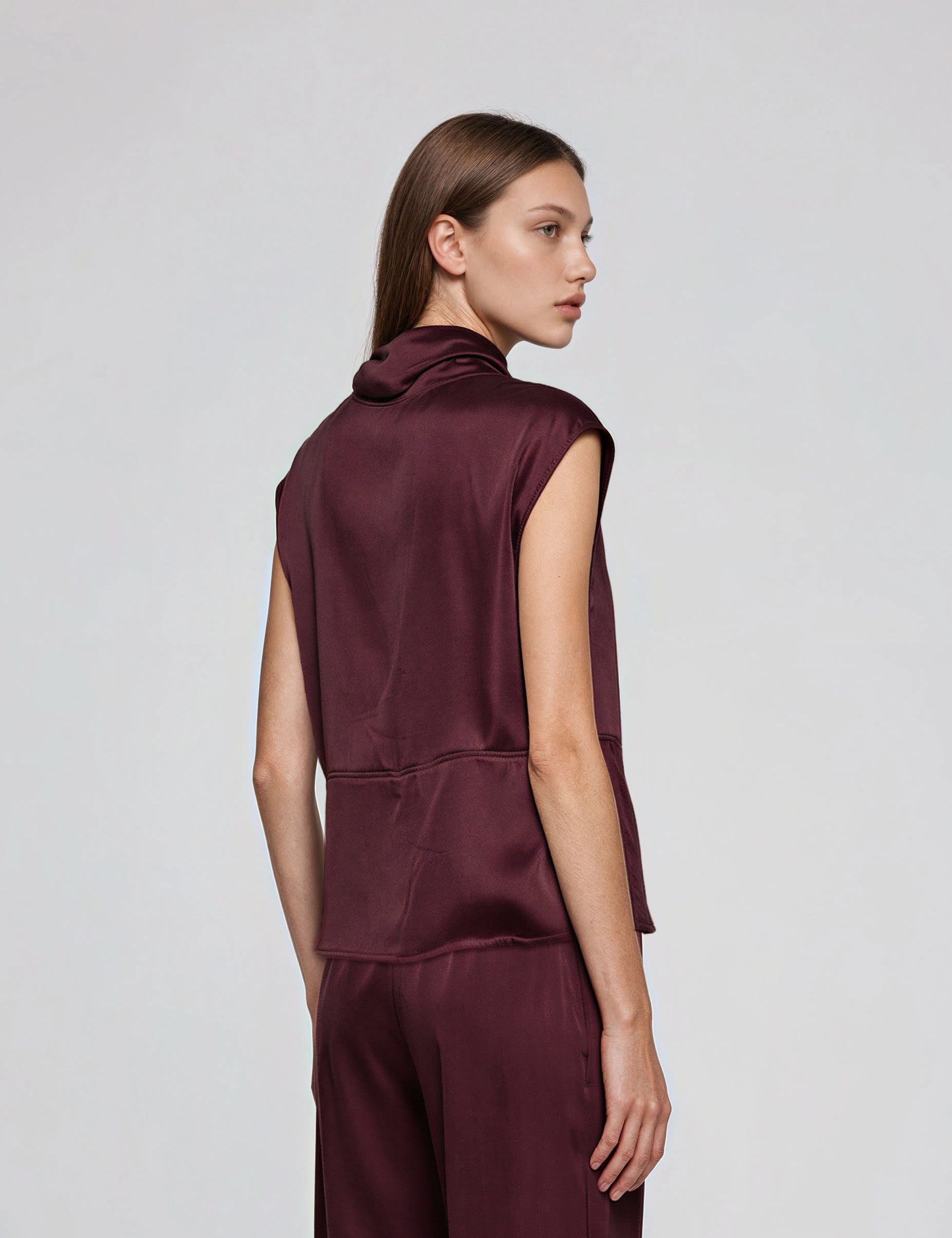 BlouseHillaandTrousersHollena_washedheavycuprosatin_burgundy_madeinGermany_Harper_back_cropped.webp