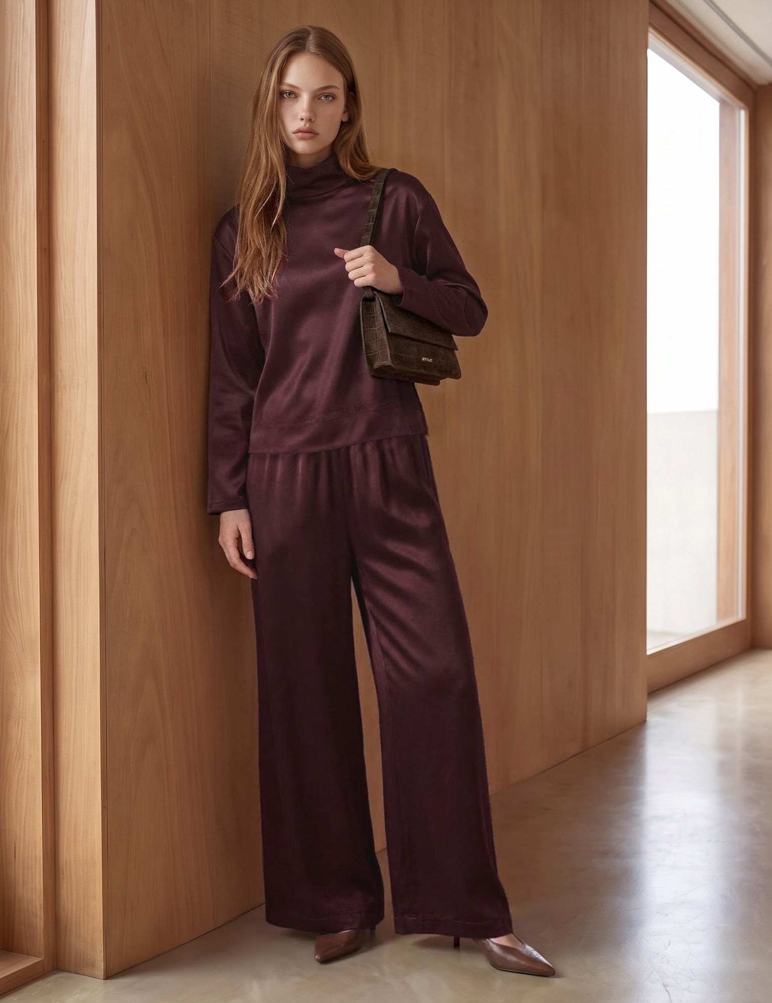 Blouse_Anna_and_Trousers_Hollena_heavy_washed_cupro_satin_burgundy_made_in_Germany_Harper_Kopie.webp