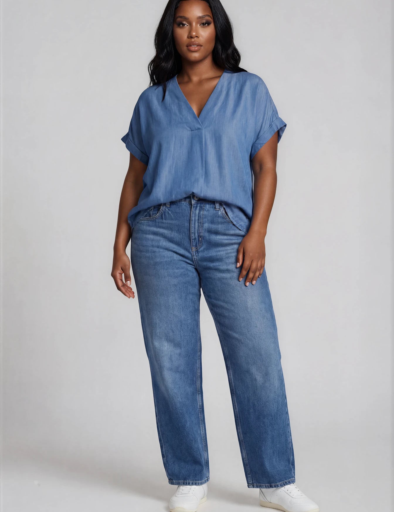 BluseSami_Tencel_bluedenim_handmade_in_germany_2398_finalKopie-MangoplussizebarrellegjeansfuerFlatlays-womenfoo.webp