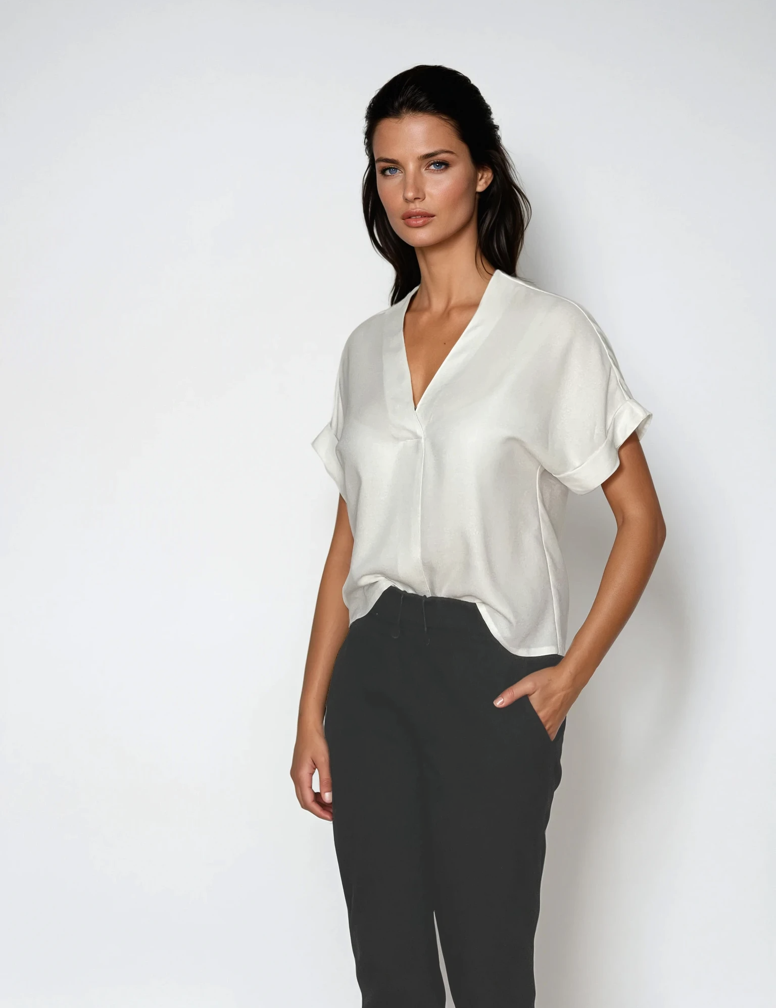 Bluse_Sam_Deadstock_Viscose_white_nachhaltig_fair_6521_Kopie-Natalia-Studio_Kopie.png