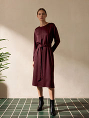 Midi Dress mit Bindegürtel aus hochwertigem Cupro-Mix - burgundy