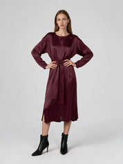 Midi Dress mit Bindegürtel aus hochwertigem Cupro-Mix - burgundy