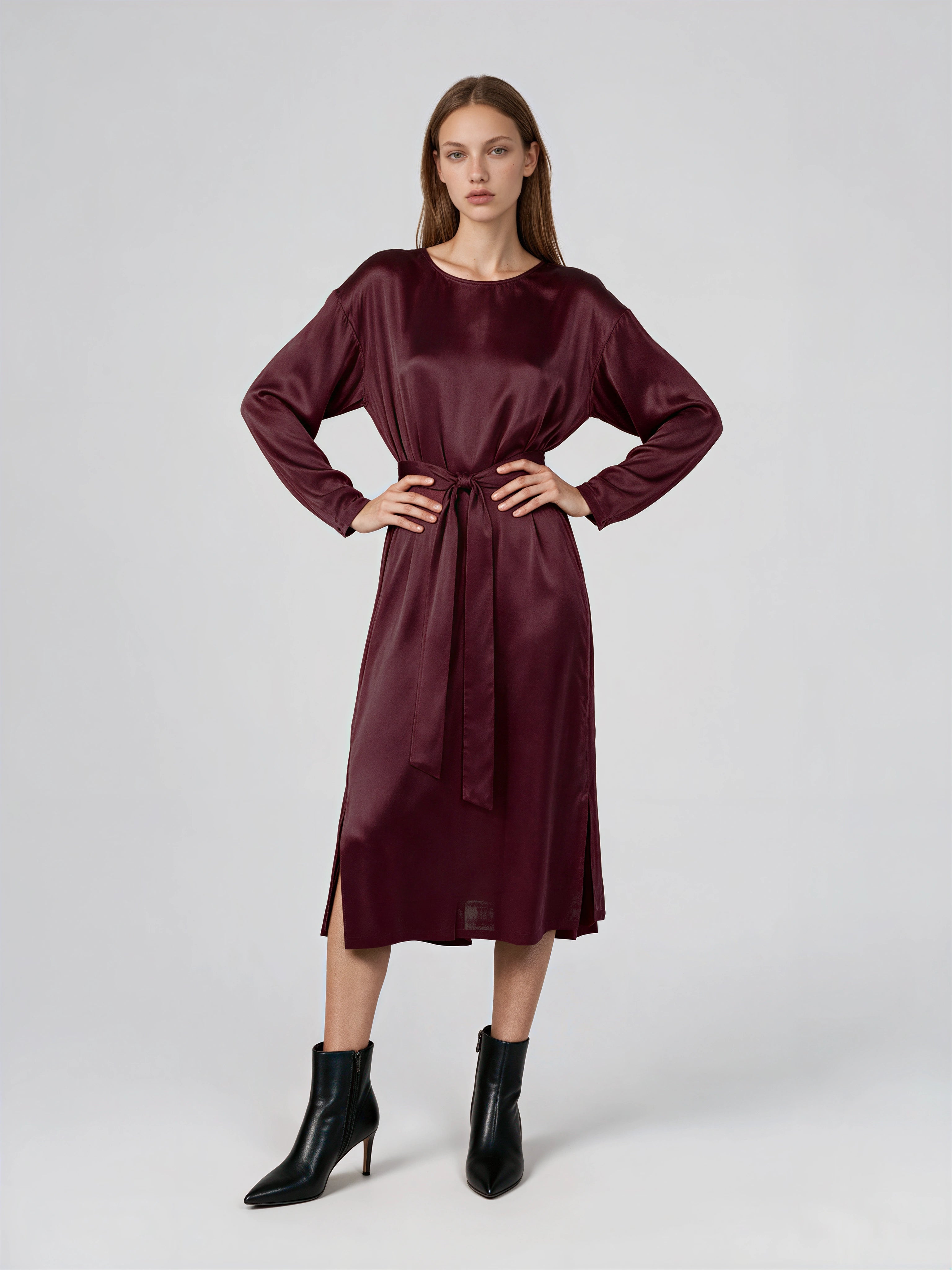 Midi Dress mit Bindegürtel aus hochwertigem Cupro-Mix - burgundy