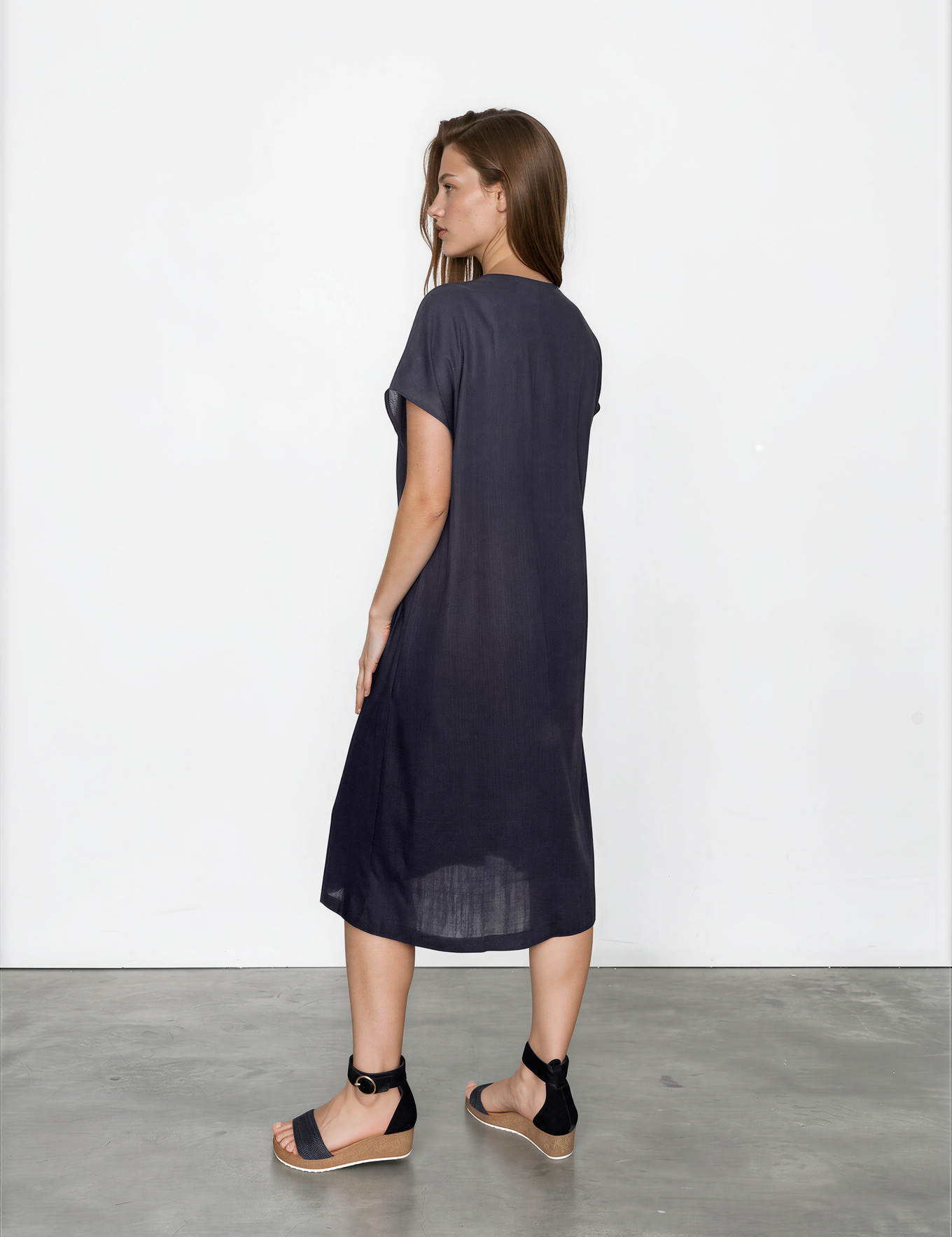 DressMasira_IMG7969_black_linenmix_sustainable_local_ethical_femininefashion-Harper-MinimalistGallery.png