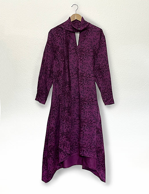 IMG_0439_Dress_Franka_sustainable_fluid_midi_dress_with_bow_and_handkerchief_hem_sustainable_ecovero_iris_feminine.webp