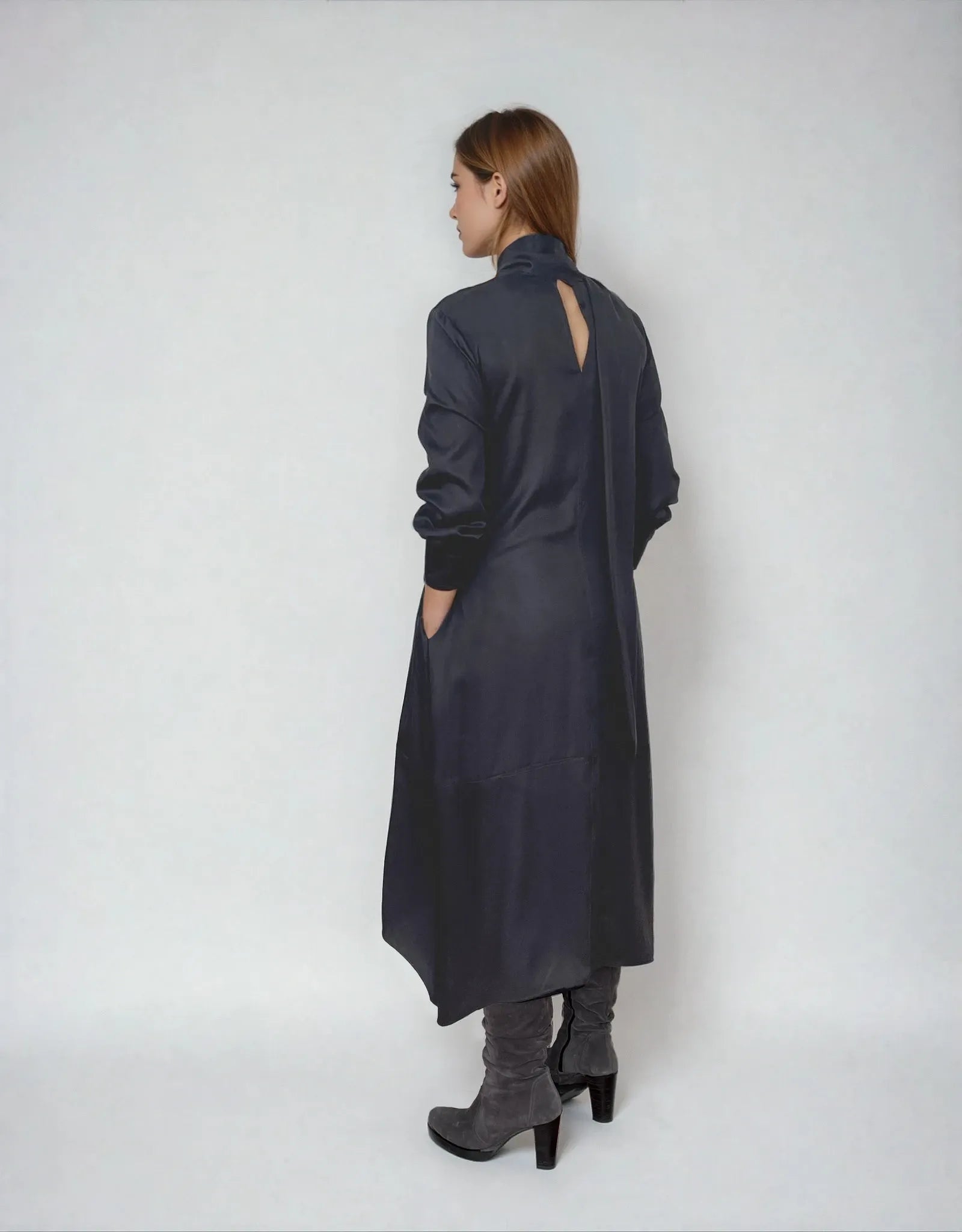 fließendes Kleid mit Schluppe - Farbe black