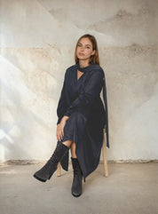 fließendes Kleid mit Schluppe - Farbe black