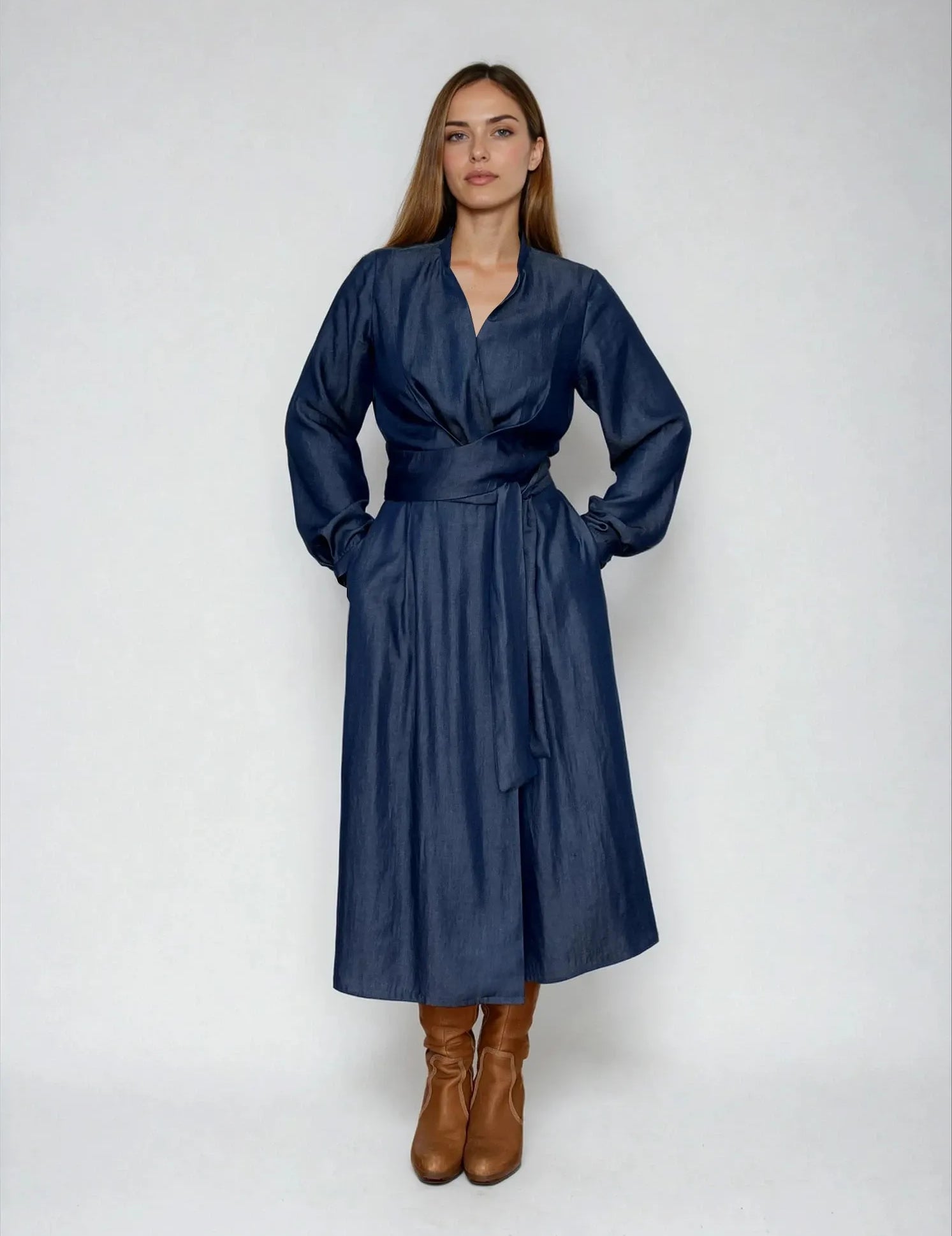 IMG_0776_Dress_Victoria_modern_wrap_dress_with_pleated_front_tencel_denim_sustainable_feminine_Kopie-Nora-Studio_1.webp