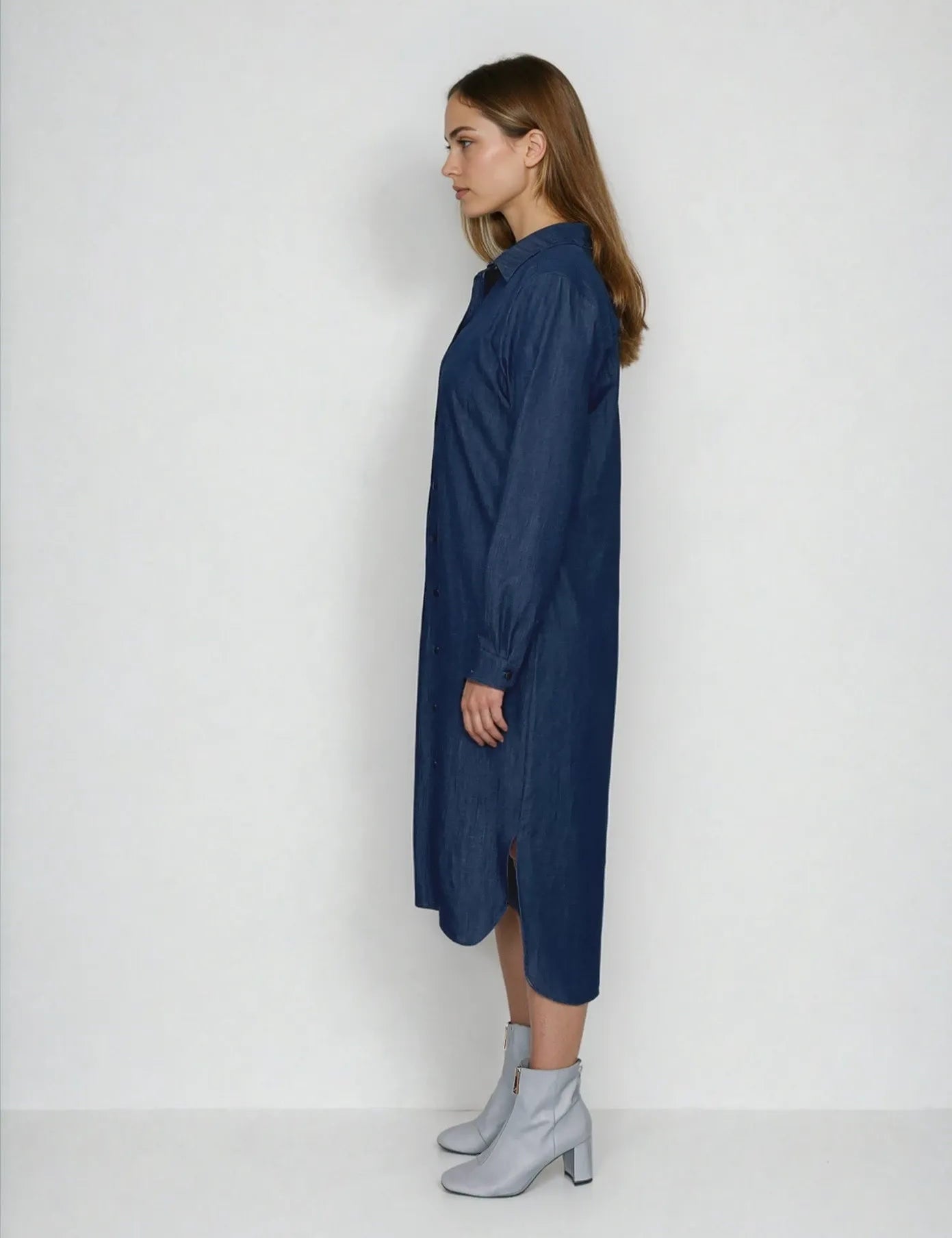 IMG_0843_DressSmilladenim_versatileshirtdresswithbeltandpockets_purecottonrawdenimKopie-Nora-Studio.webp