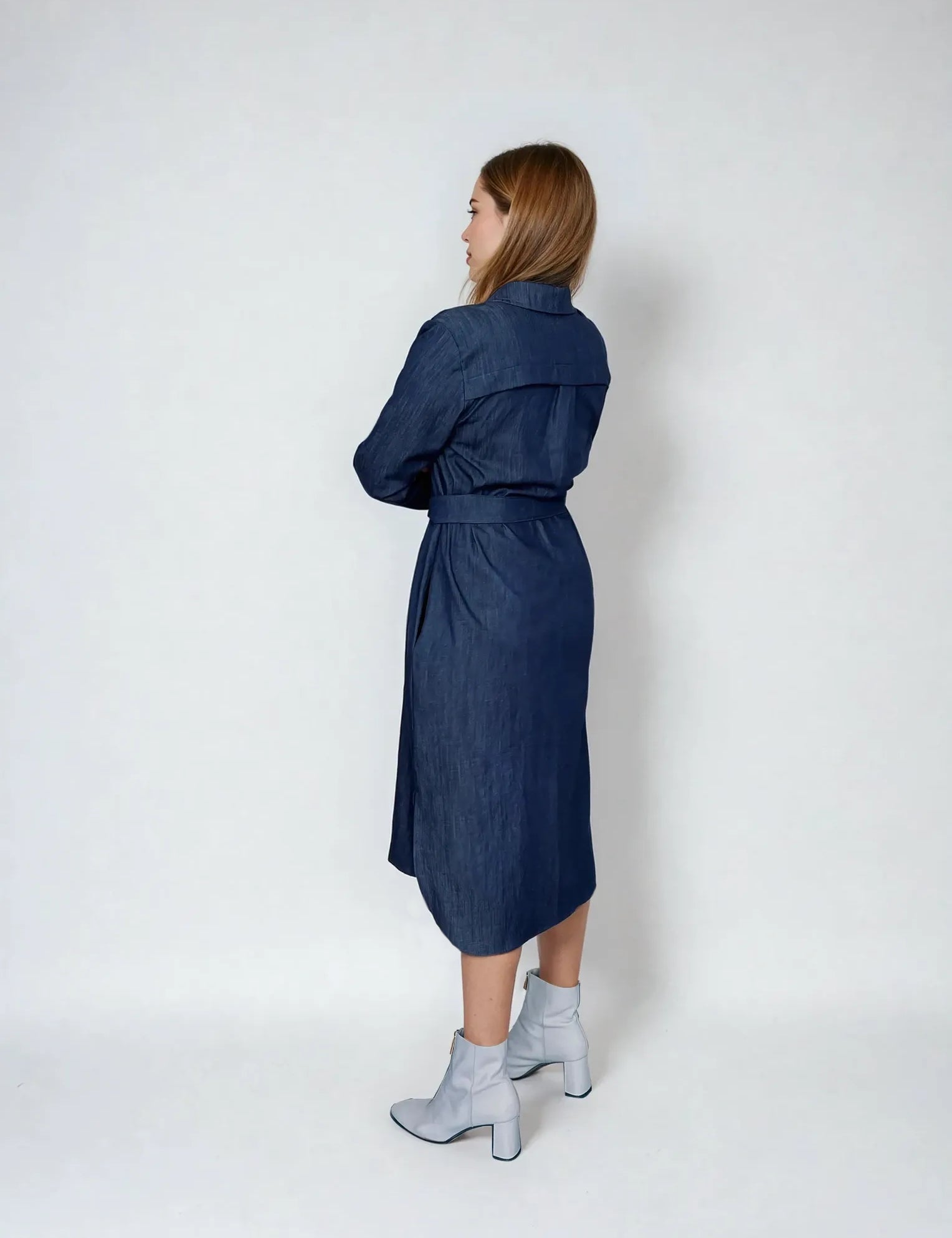 IMG_0857_Dress_Smilla_denim_versatile_shirt_dress_with_belt_and_pockets_pure_cotton_raw_denim_Kopie-Nora-Studio_1.webp