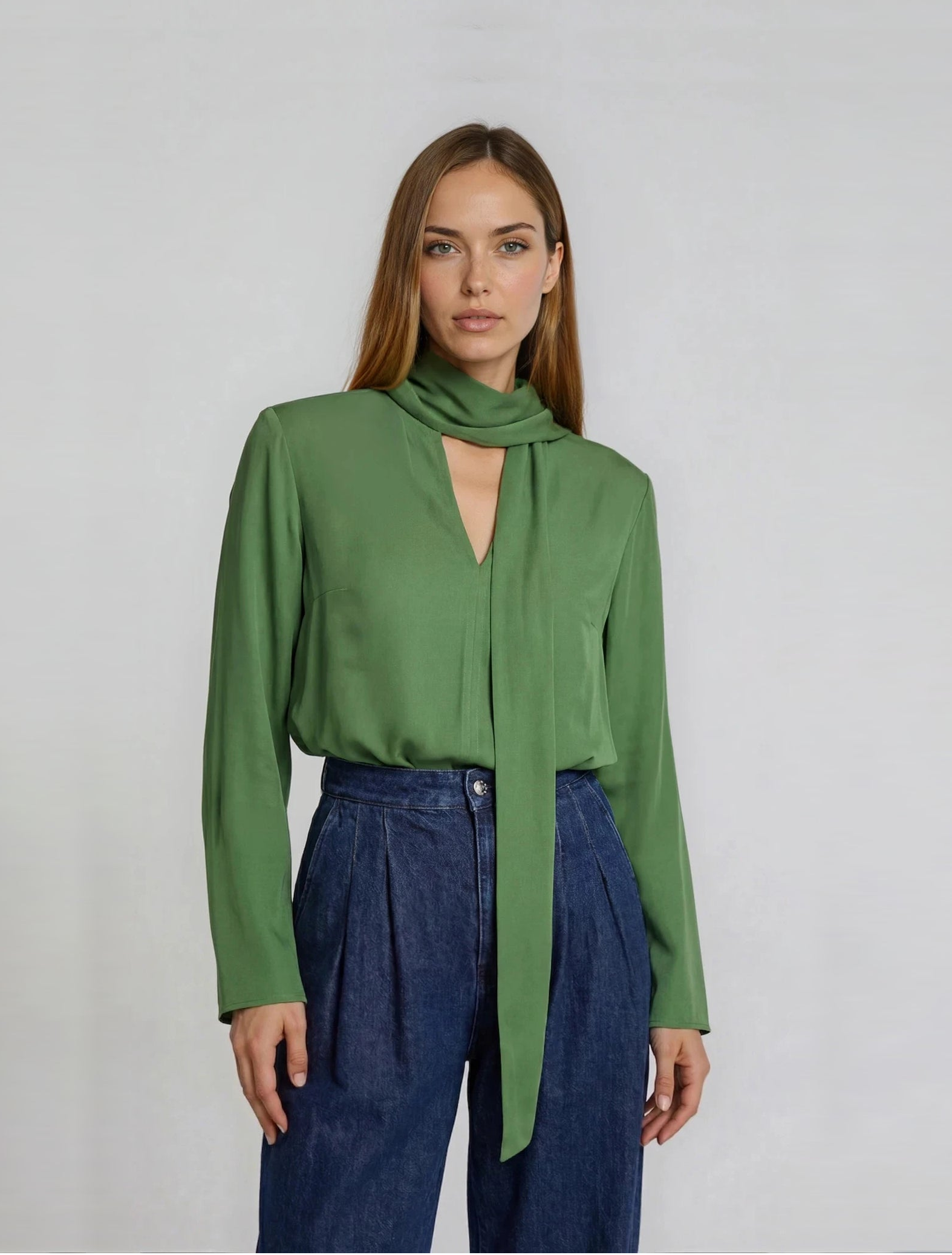 Schluppenbluse in meadow green