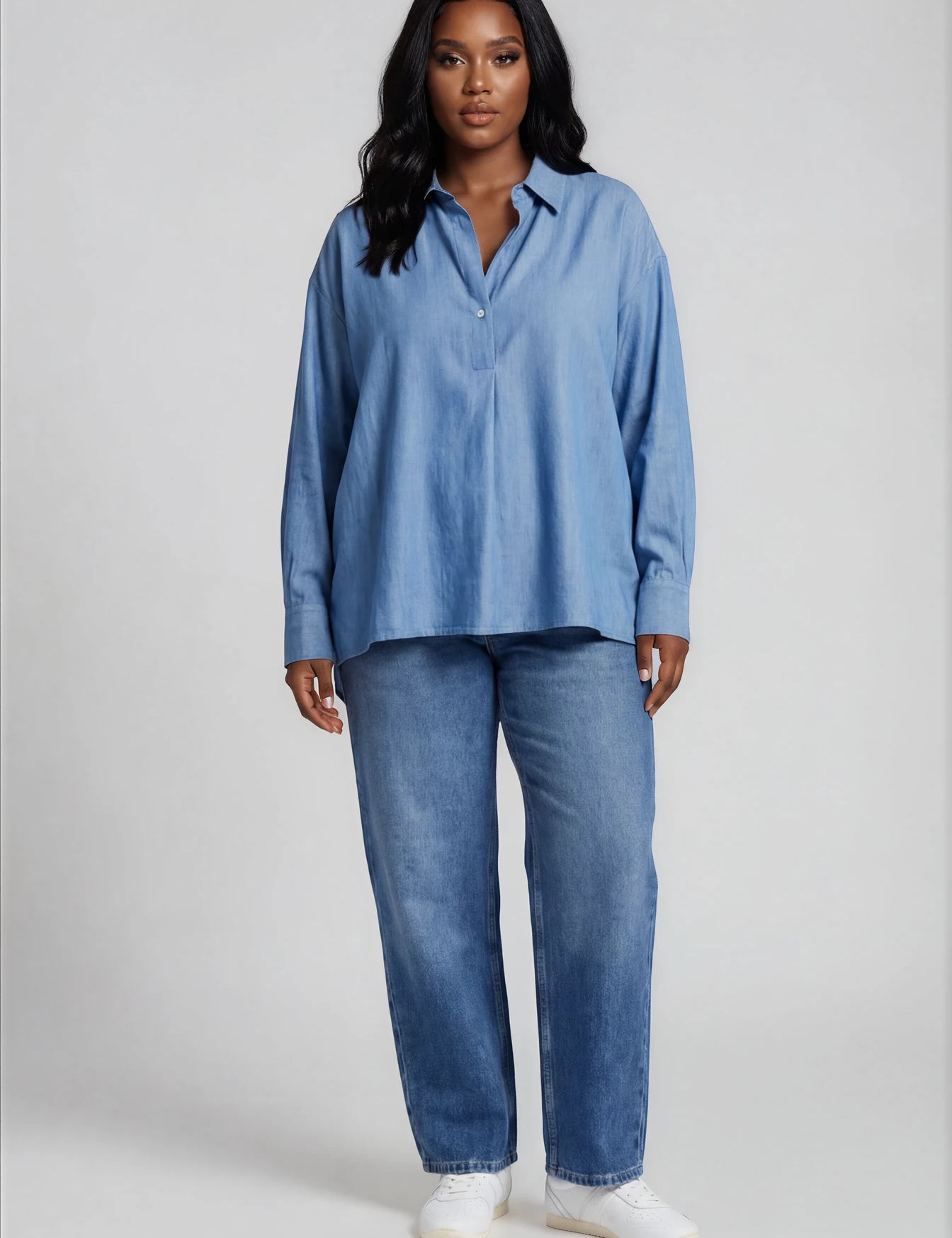 IMG_2512_blouseRaza_oversizedblousewithpleatinfront_tencelmidbluedenim_Flatlay_STRETCHED-Mangoplussizeba.webp