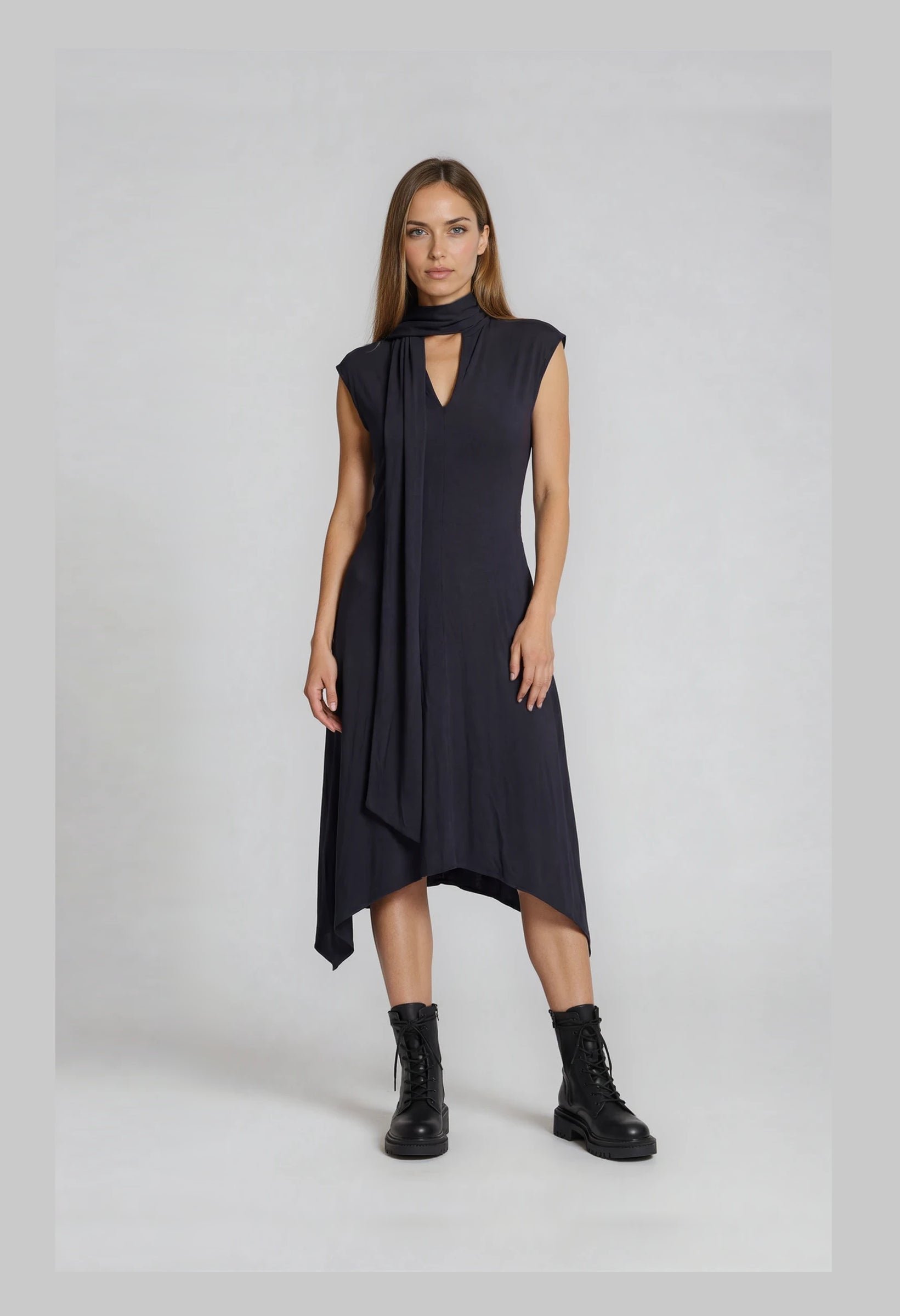 ärmelloses Kleid mit Schluppe