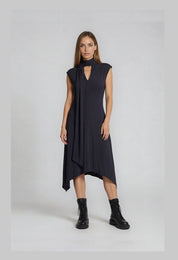 ärmelloses Kleid mit Schluppe