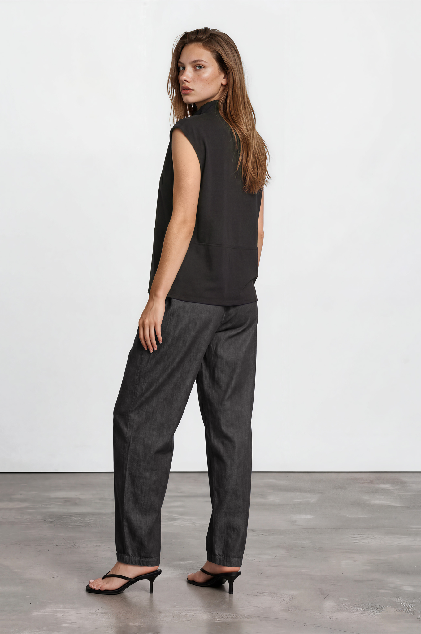 sporty blouse with stand-up collar - white