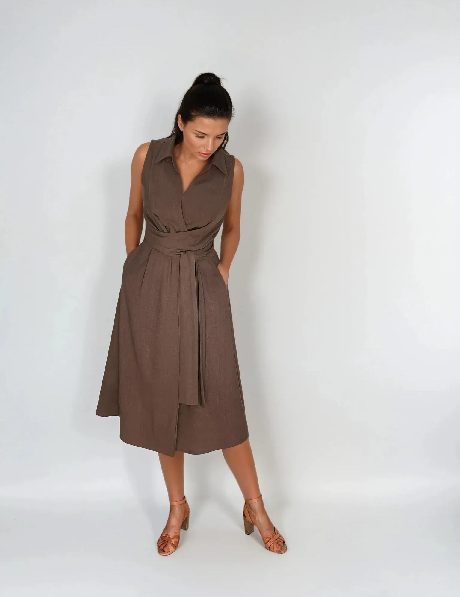 IMG_7758_Dress_Vicky_fit_and_flare_linen_mix_feminine_Kopie-Natalia-Studio_Kopie.webp