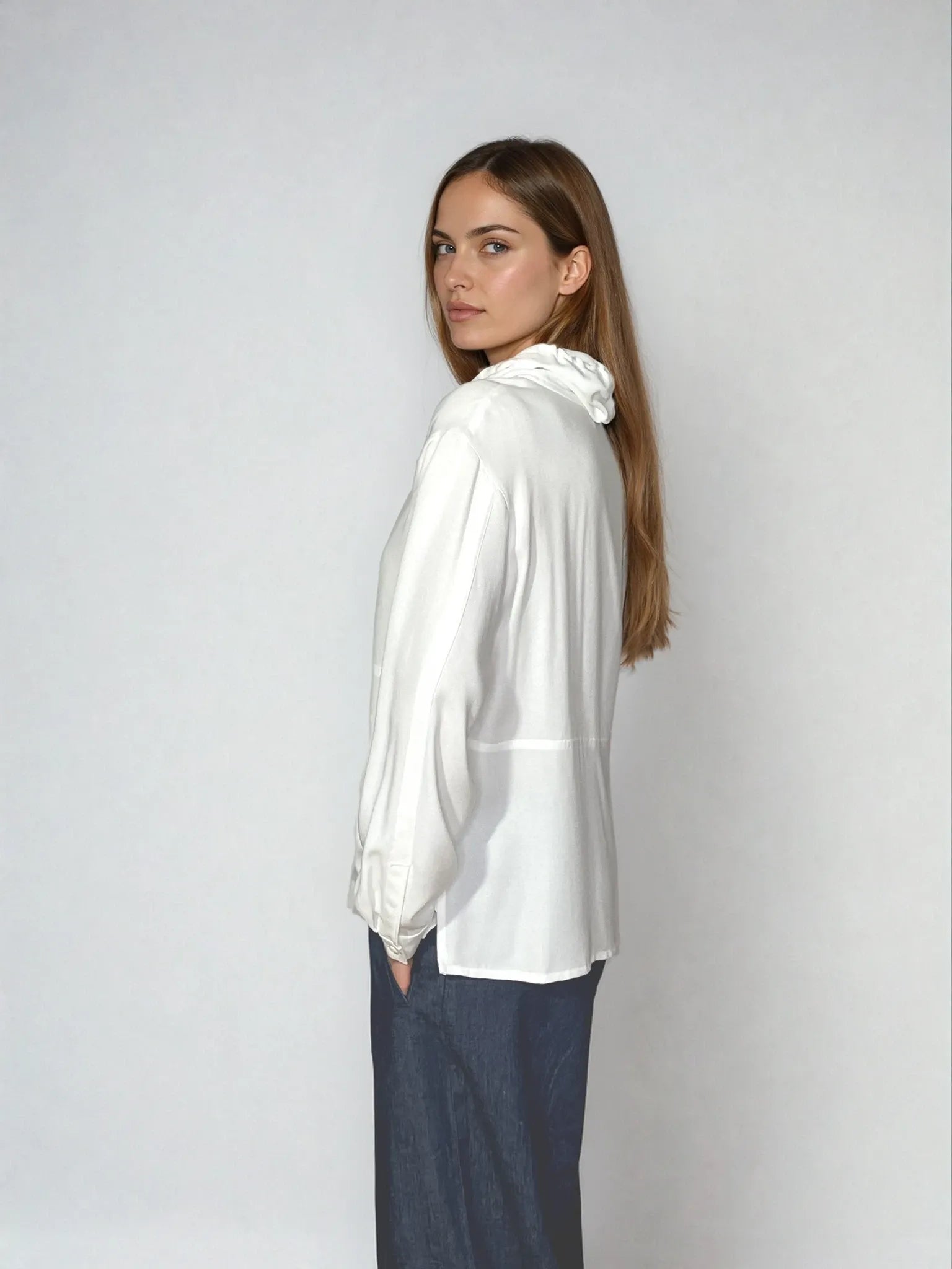 sportive Bluse mit Stehkragen - white