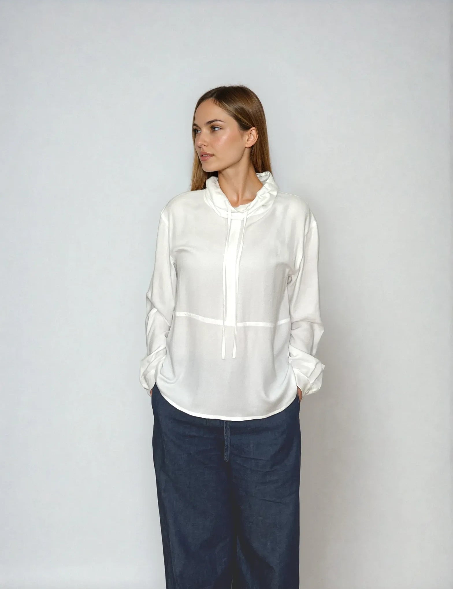 IMG_9779_longsleevecasualblousewithsportiveelementsandbinding_viscosecrepedeadstock_sustainable-Nora-Studio.webp