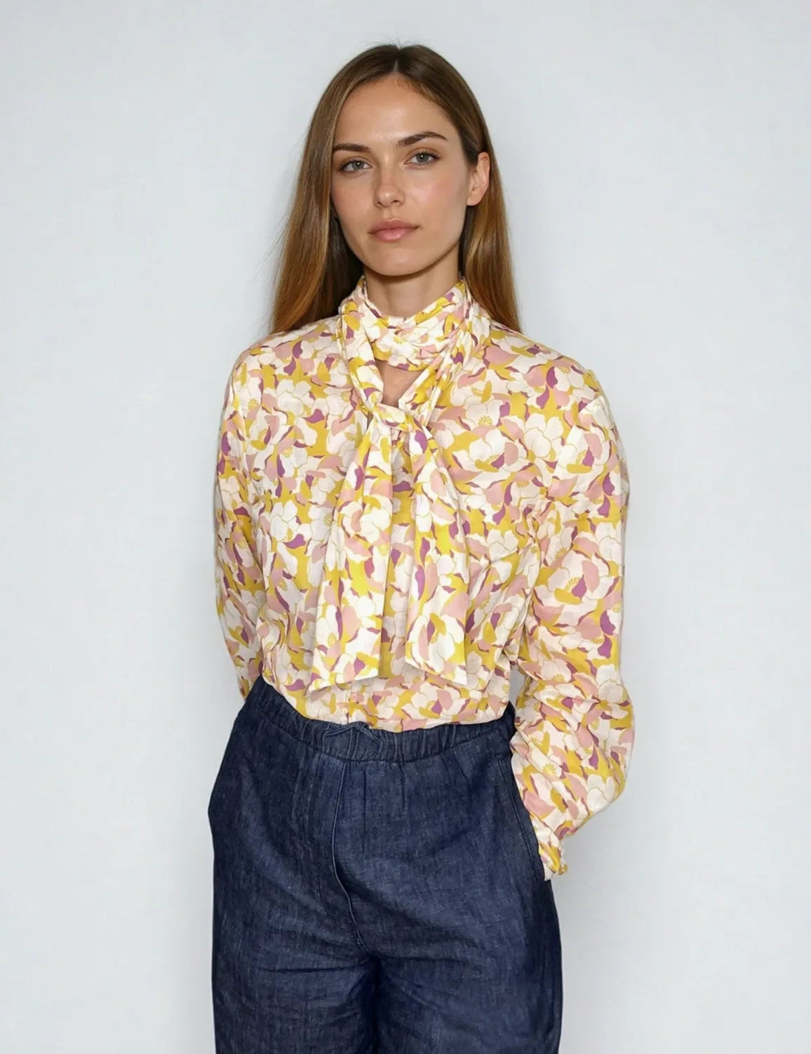 IMG_9923_Blouse_Fran_sustainable_relaxed_bow_tie_blouse_cotton_batiste_autumn_glow_deadstock_feminine-Nora-Studio.webp