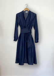 Wickelkleid aus fließendem Tencel™ in dark denim