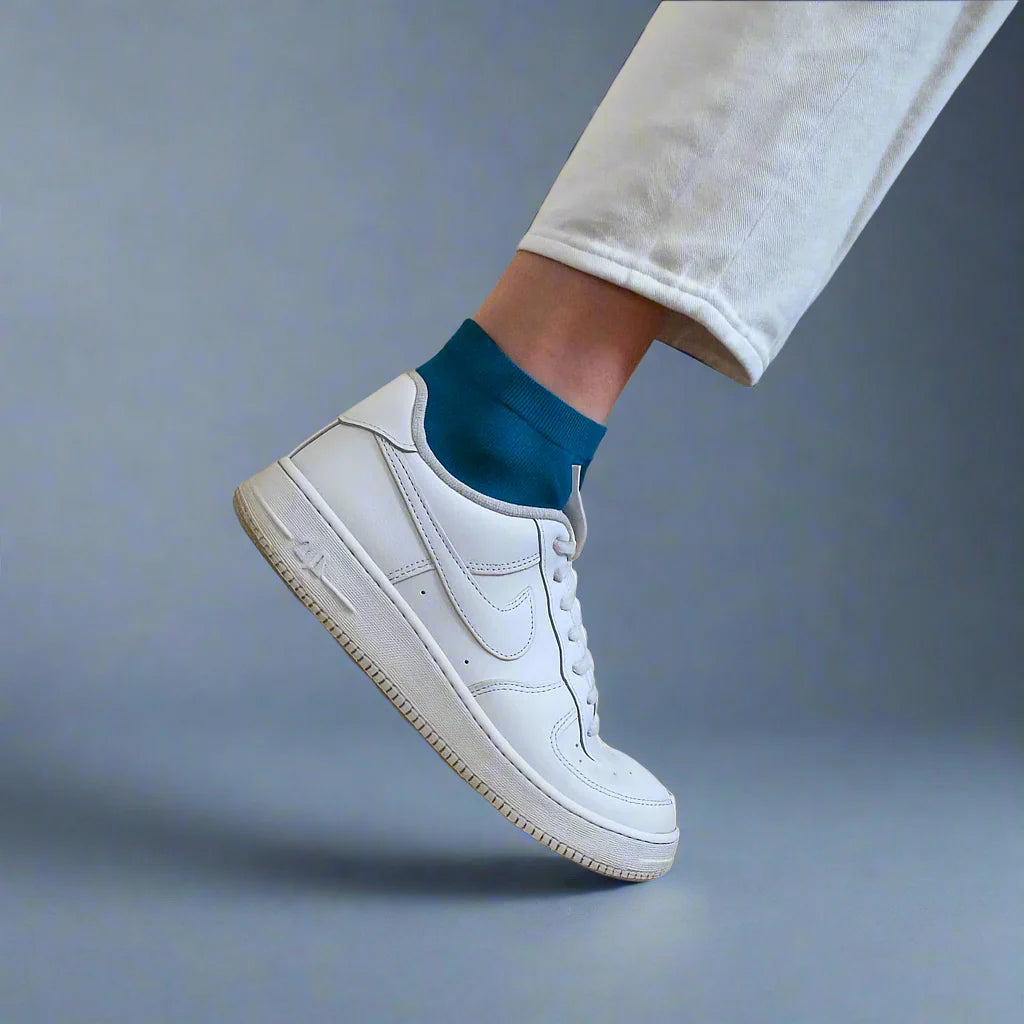 bright-turquoise-women-ankle-socks-lyocell-worn-sneakers-klue_46efe355-13ad-4d36-af89-0ac3f1ba5184.webp