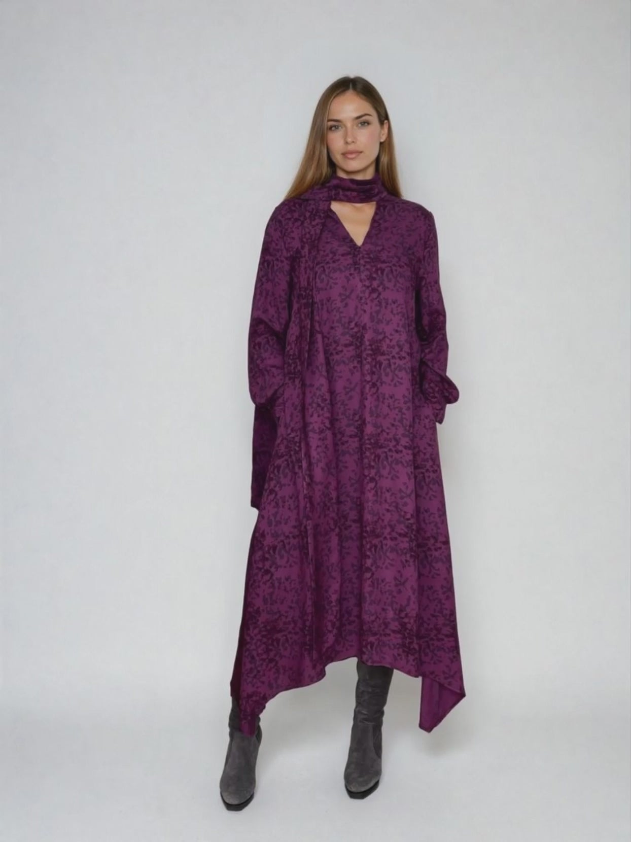 Flowing dress with a bow - iris color