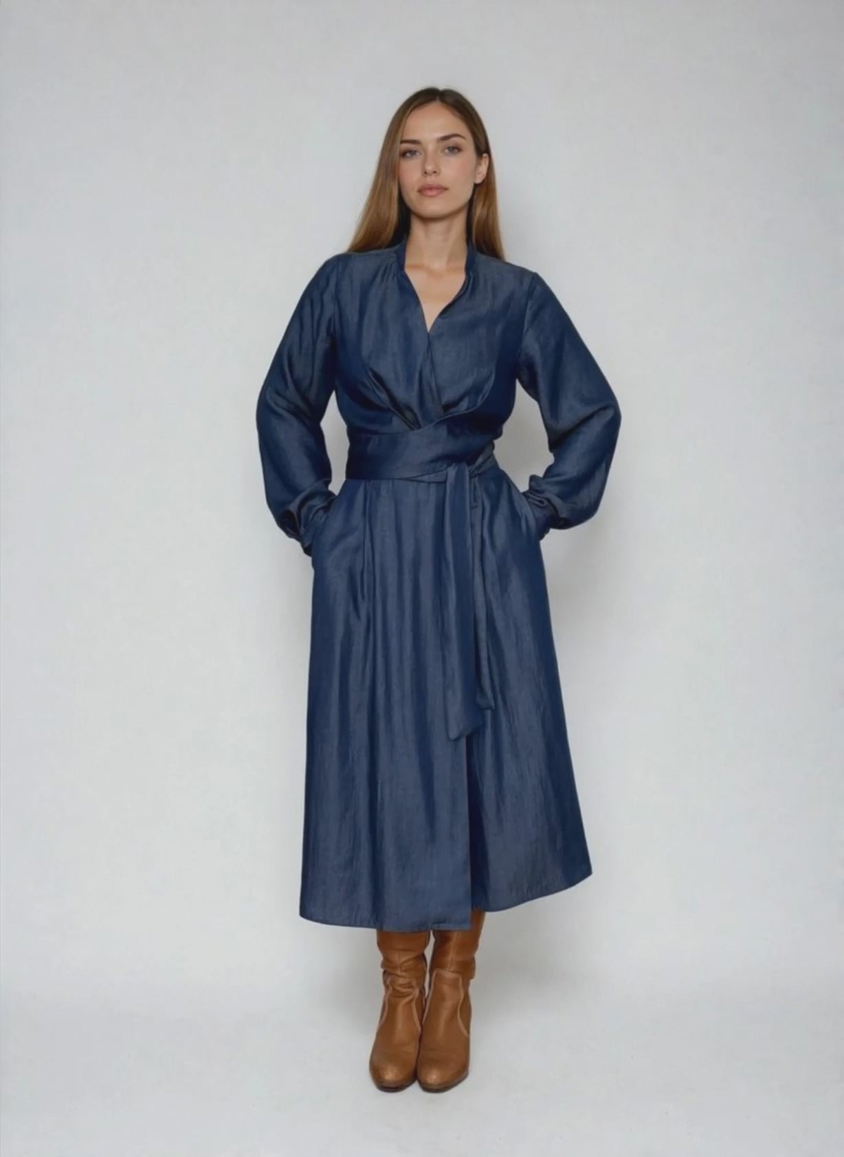 Wickelkleid aus fließendem Tencel™ in dark denim